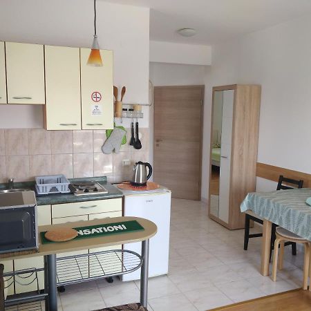 Apartments Booky Novalja Bagian luar foto