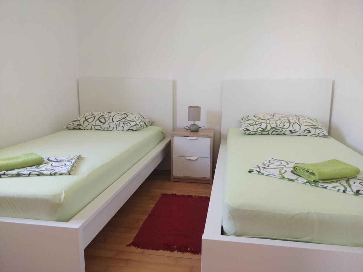 Apartments Booky Novalja Bagian luar foto