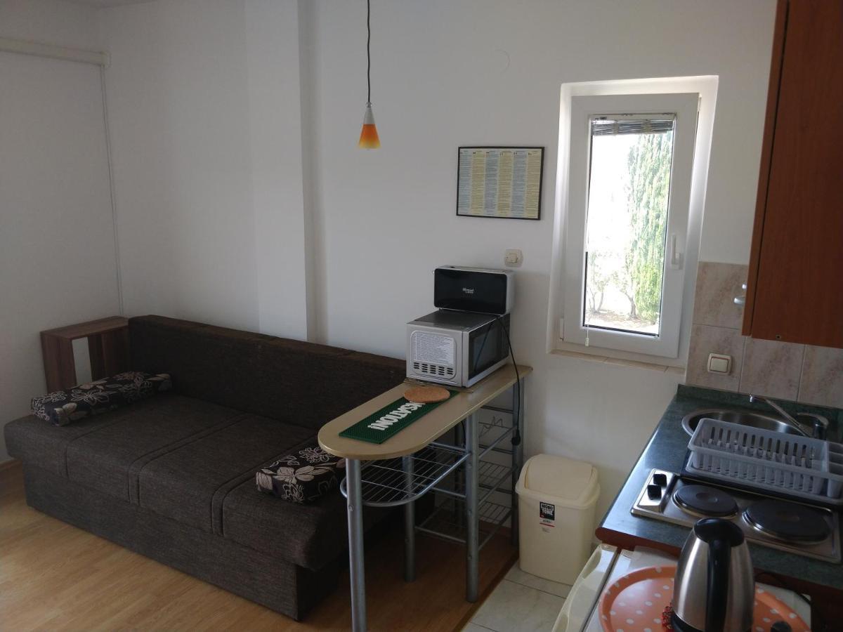 Apartments Booky Novalja Bagian luar foto