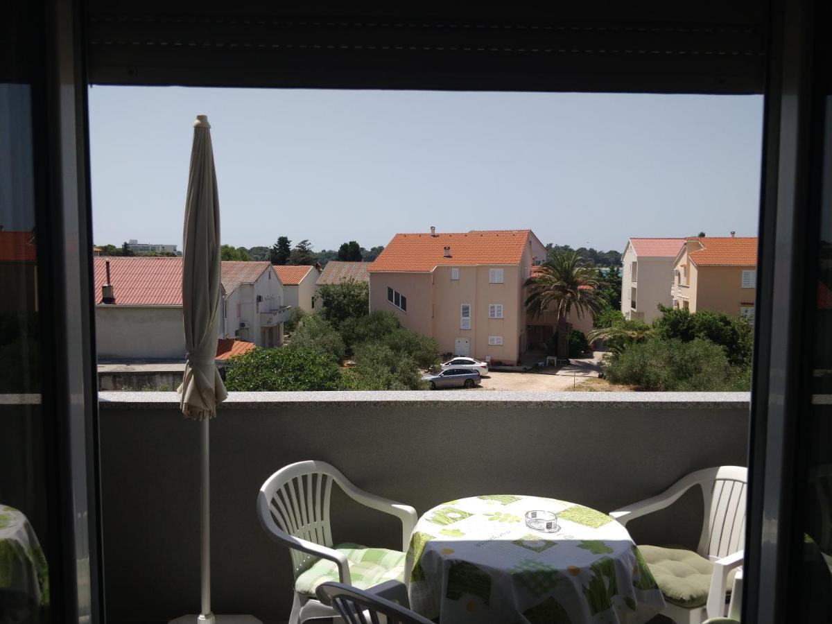 Apartments Booky Novalja Bagian luar foto
