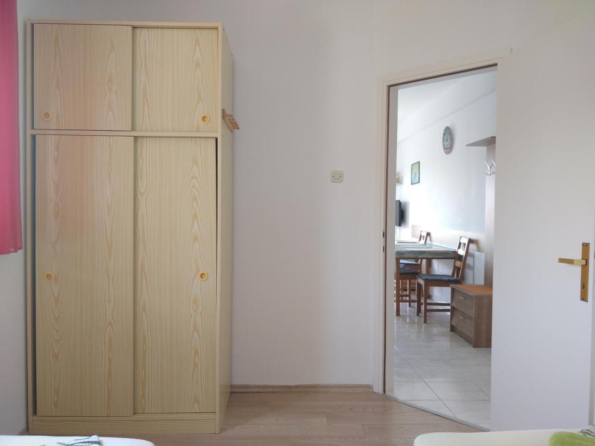 Apartments Booky Novalja Bagian luar foto