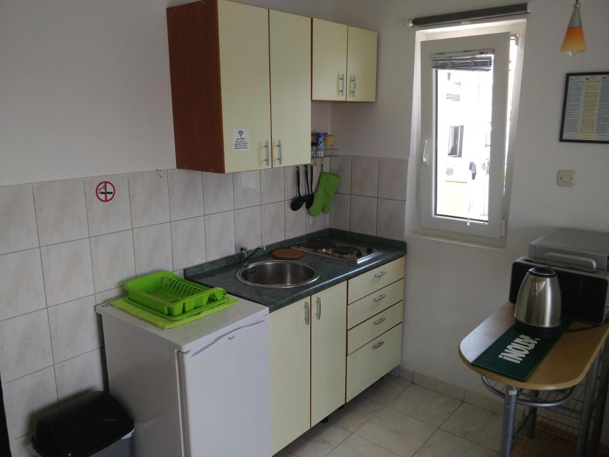 Apartments Booky Novalja Bagian luar foto