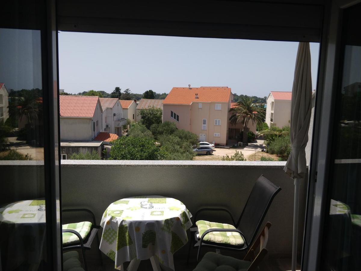 Apartments Booky Novalja Bagian luar foto