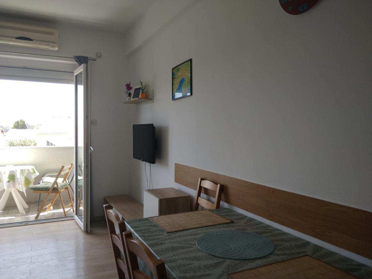 Apartments Booky Novalja Bagian luar foto