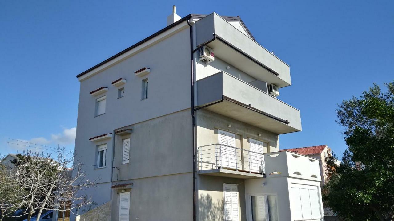 Apartments Booky Novalja Bagian luar foto