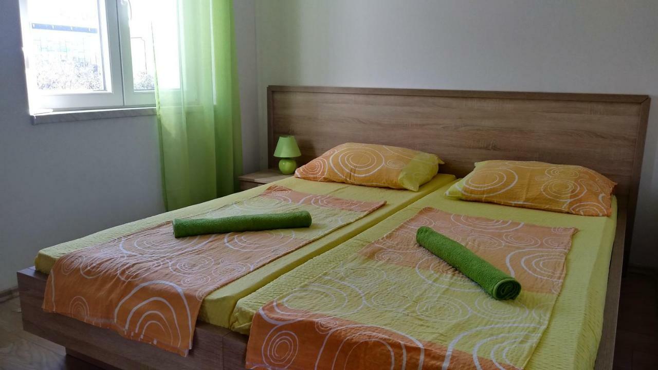 Apartments Booky Novalja Bagian luar foto