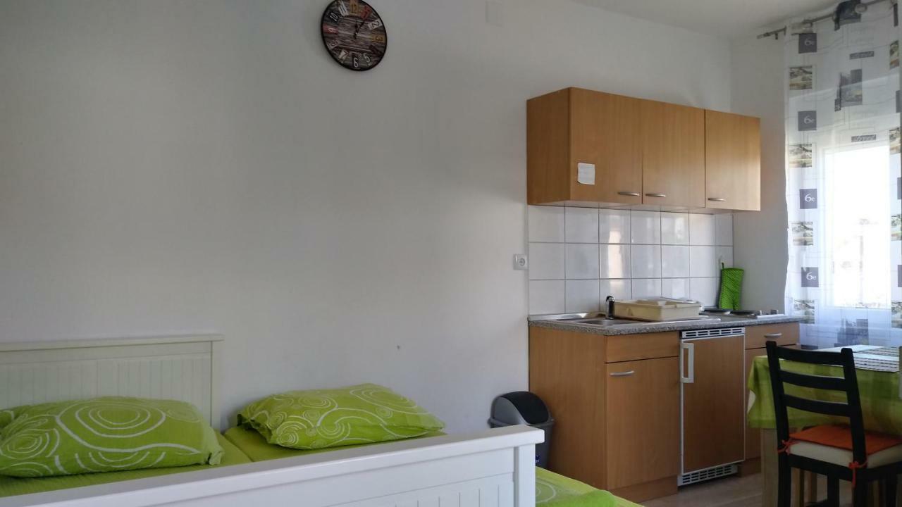 Apartments Booky Novalja Bagian luar foto