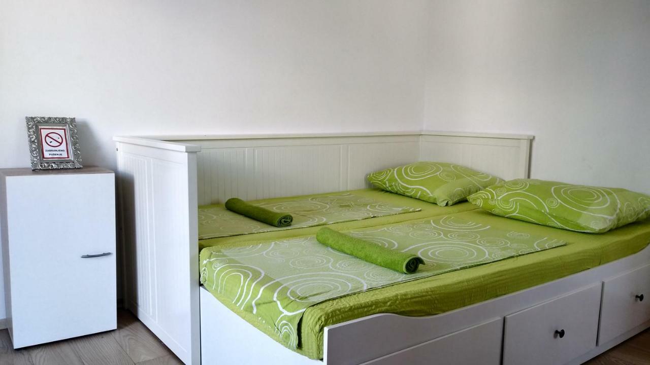 Apartments Booky Novalja Bagian luar foto