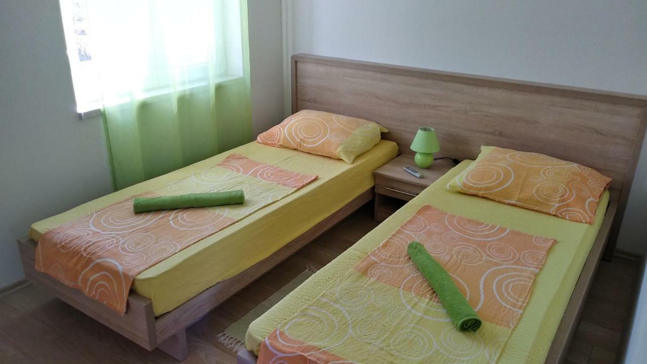Apartments Booky Novalja Bagian luar foto